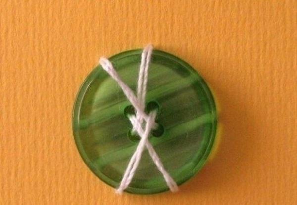 home decorating with buttons and decorative stitches