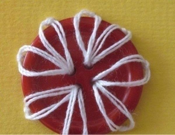 home decorating with buttons and decorative stitches