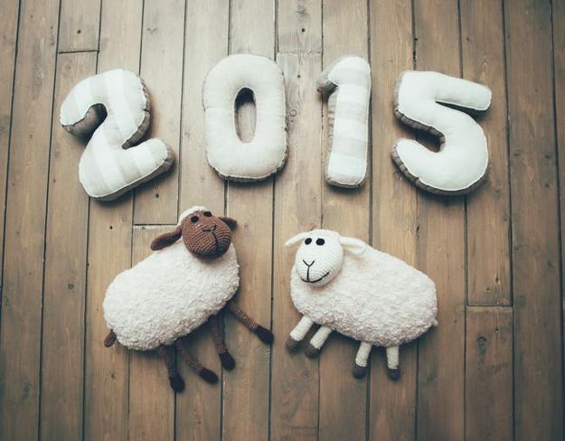 Sheep inspired contemporary decor ideas, wood furniture and handmade decorative accessories