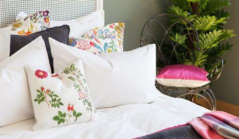 white bedding with pillows in green and red colors set