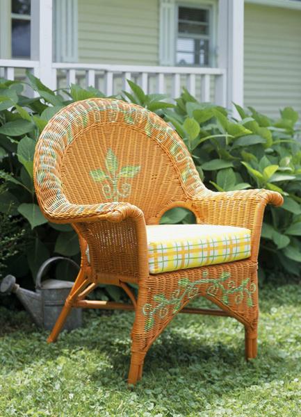 Painting Ideas for Outdoor Furniture and Decoration in Vintage Style