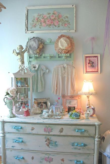 pastel colors to decorate shabby chic interior