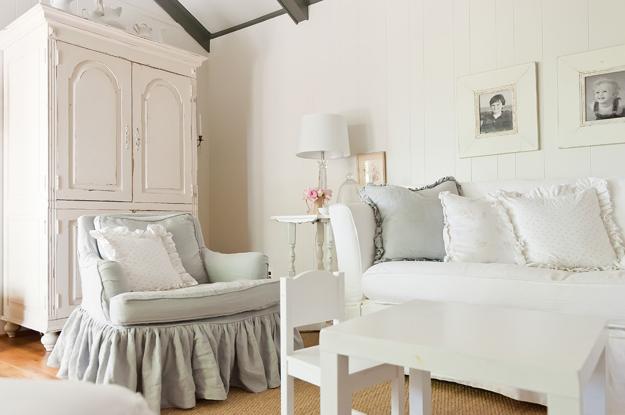 pastel colors to decorate shabby chic interior