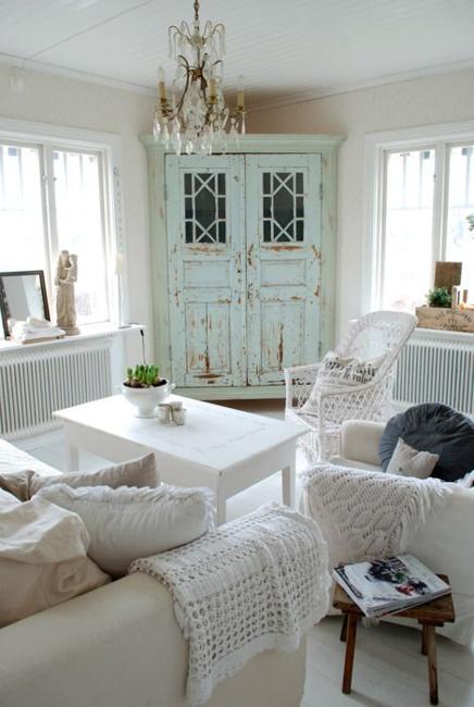 pastel colors to decorate shabby chic interior