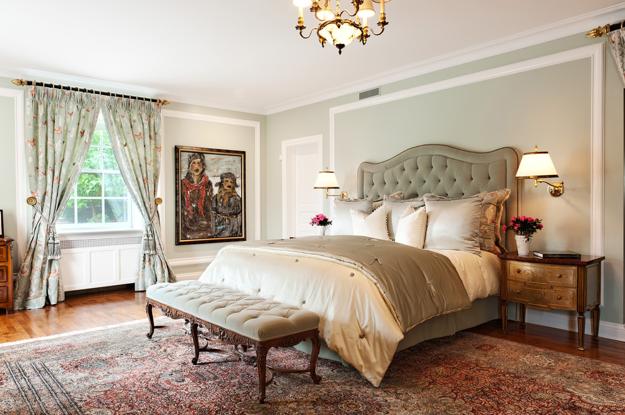 bedroom design with paintings and prints as a modern wall decorations
