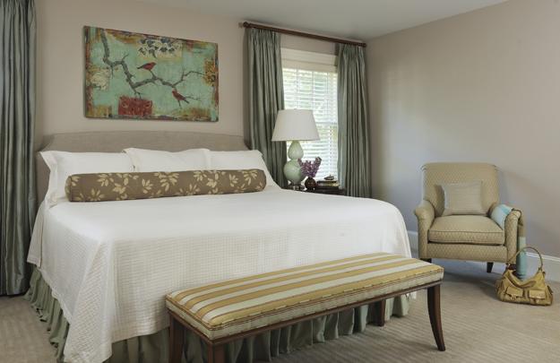 bedroom design with paintings and prints as a modern wall decorations